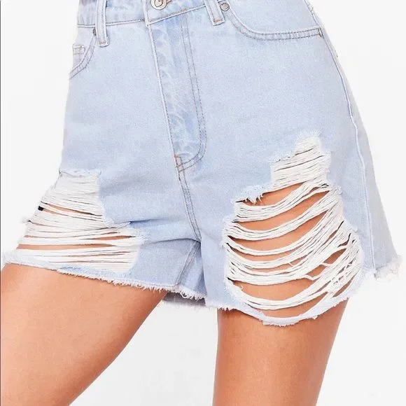 NASTY GAL • High Waisted Distressed shorts - Picture 4 of 9